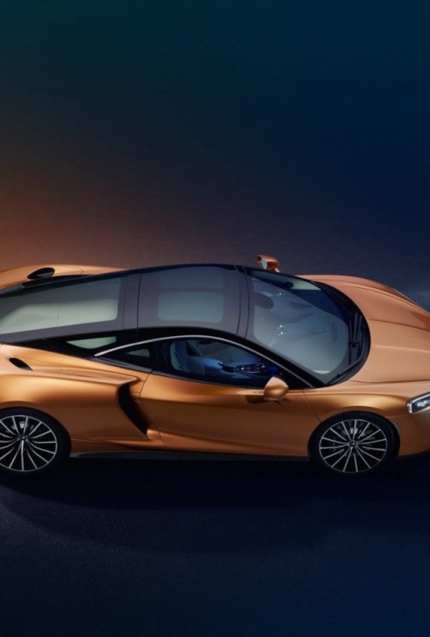 سيارة رياضية فاخرة من McLaren