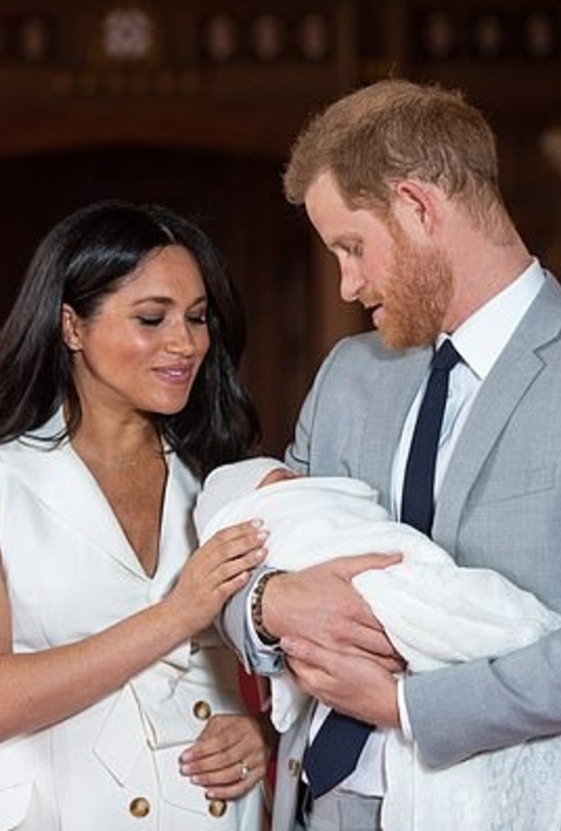 أصدقاء الأمير هاري يتحدثون عن حياته بعد مولد طفله الأول