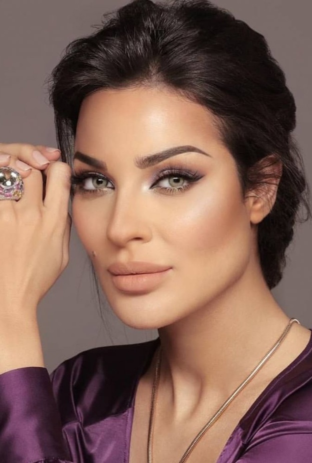  خطوات رسم الكحل العربي الناعم والملون من وحي كارول سماحة