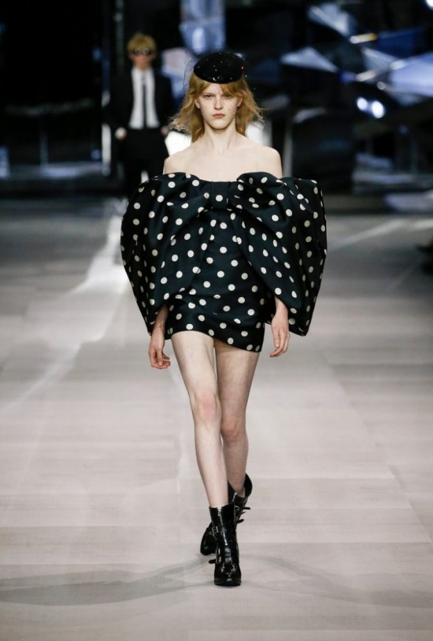 من منصات العرض لأزياء هذا الموسم