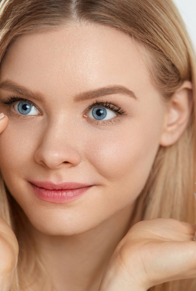 اتبعي هذه الطرق لإخفاء الهالات السوداء بالمكياج