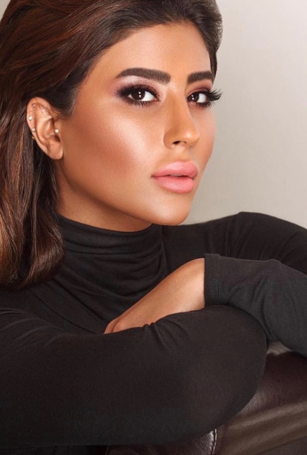 أجمل الإطلالات الكلاسيكية والعصرية منها