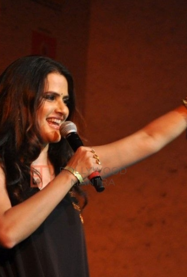 تهديد بالقتل يصل إلى المغنية سونا موهاباترا