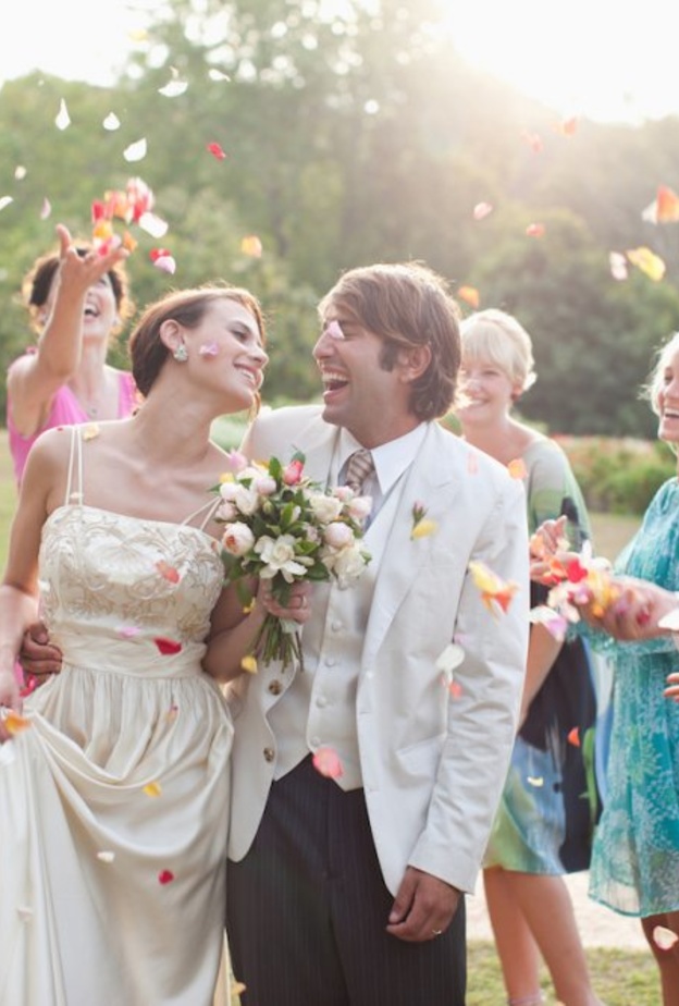 استخدمي أغراض تمثل قيمة ما لديك أو لدى عريسك المستقبلي في ديكور حفل زفافك