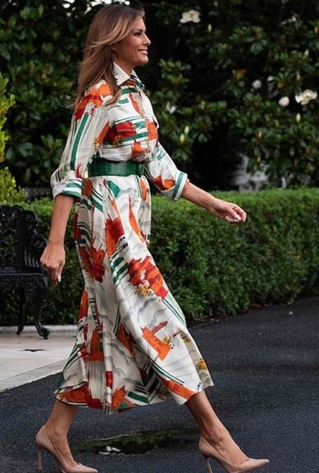  موضة الفستان المطبع تألقت ميلانيا ترامب Melania Trump بموضة الفستان الواسع والمزخرف بسحر لندن