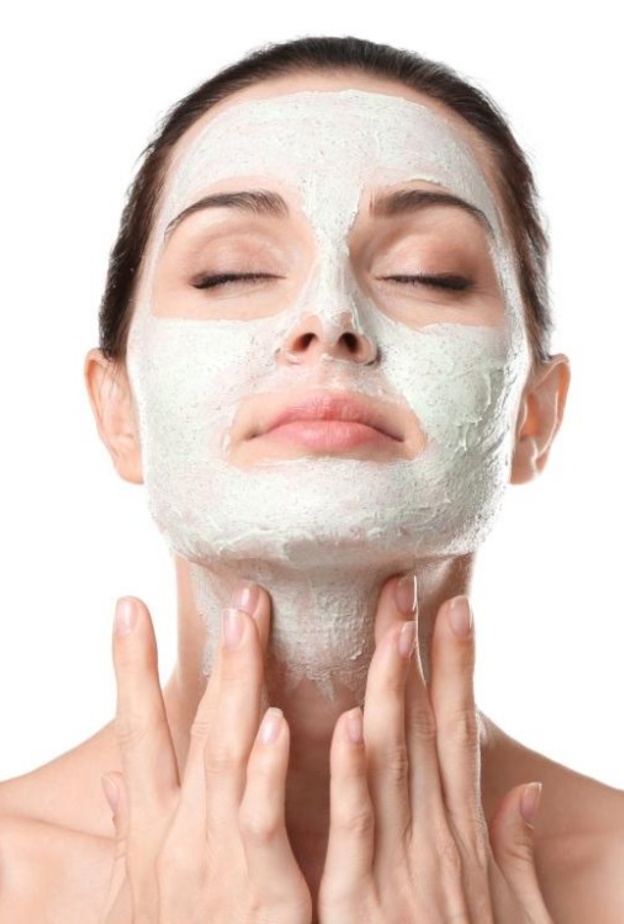 دقيق الأرز من أفضل الوصفات لتفتيح وتقشير البشرة من المرة الأولى