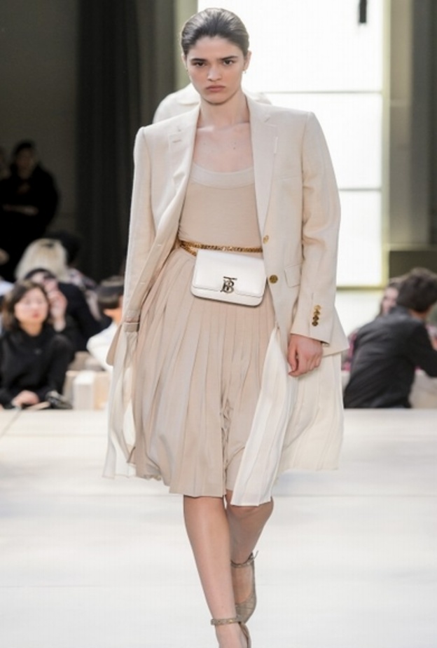 اللون البيج احدث موضة في ازياء صيف 2019 وطرق تنسيقه من Fendi