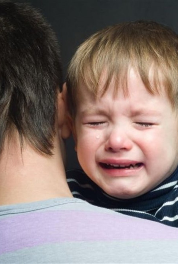 كيفية التعامل مع الطفل كثير البكاء