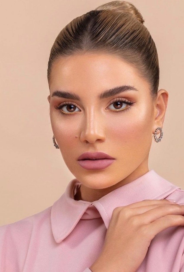 أجمل مكياج وردي صارخ لهذا الموسم