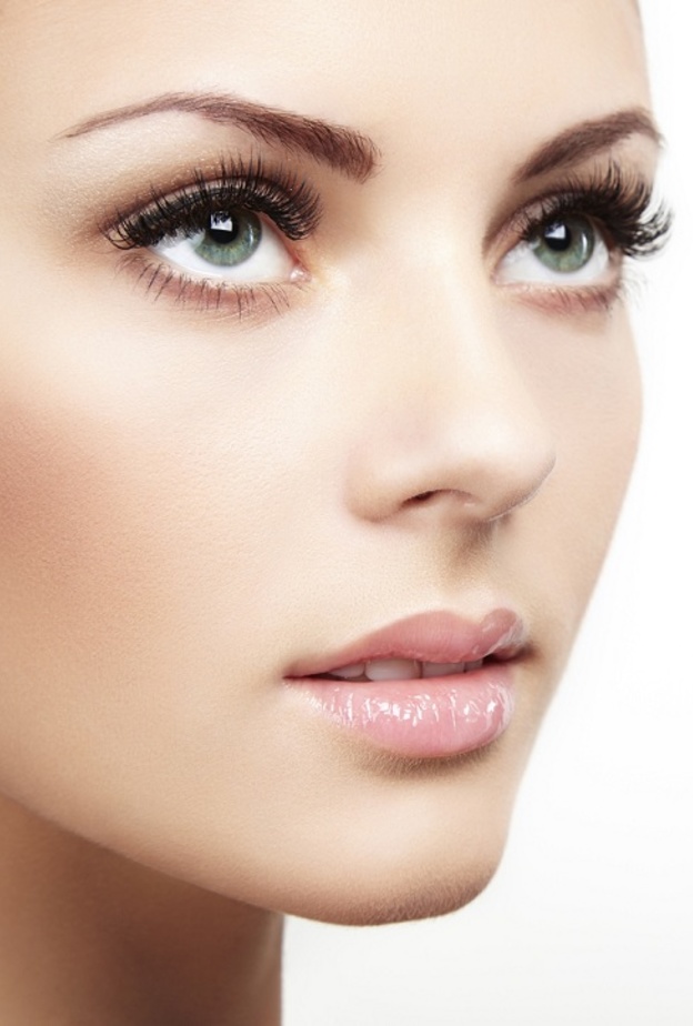 استخدمي زيت الزيتون لتطويل الرموش