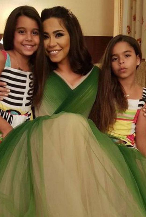 ابنة كارلا حداد نسخة عن والدتها