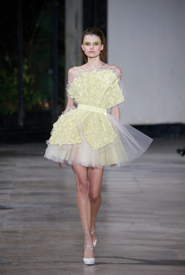 فستان قصير منفوش