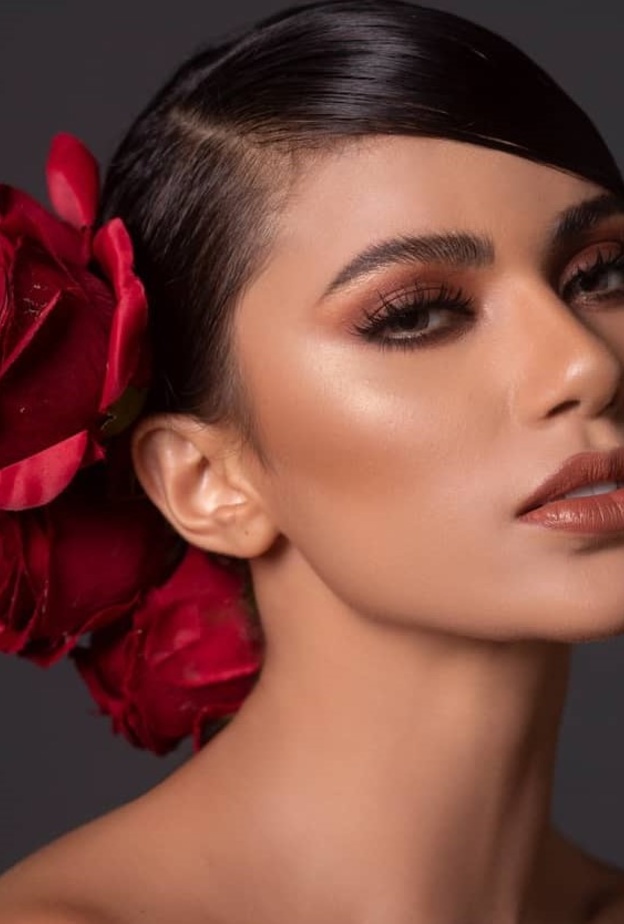 هكذا اعتمدت جازيني المكياج الحاد