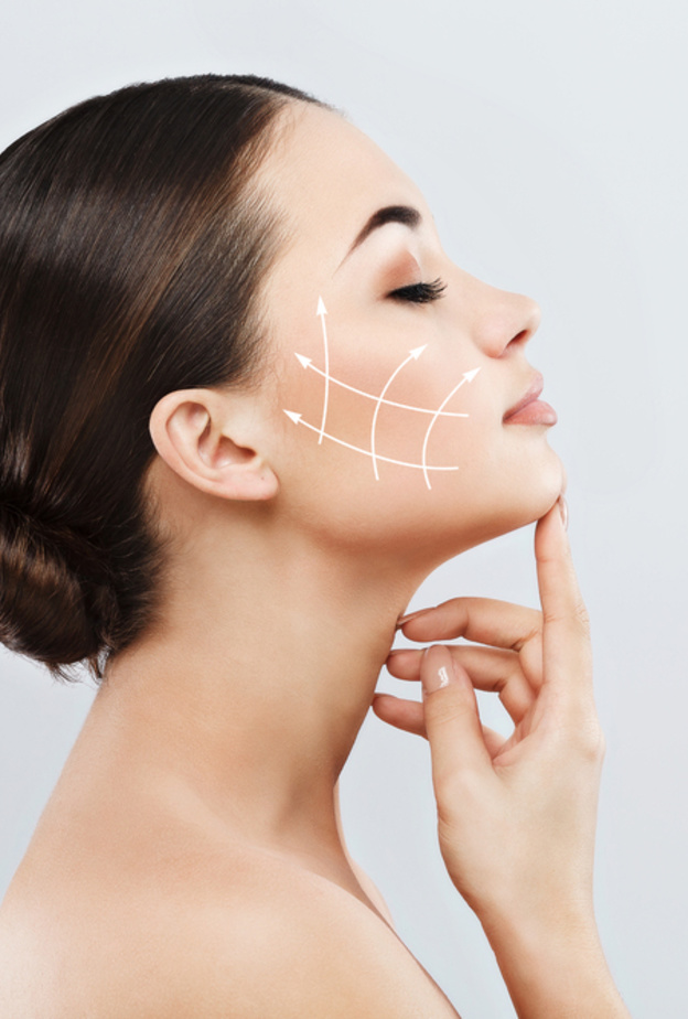 تساعد الخيوط الذهبية بناء أنسجة البشرة وخلوها من التجاعيد لسنوات طويلة