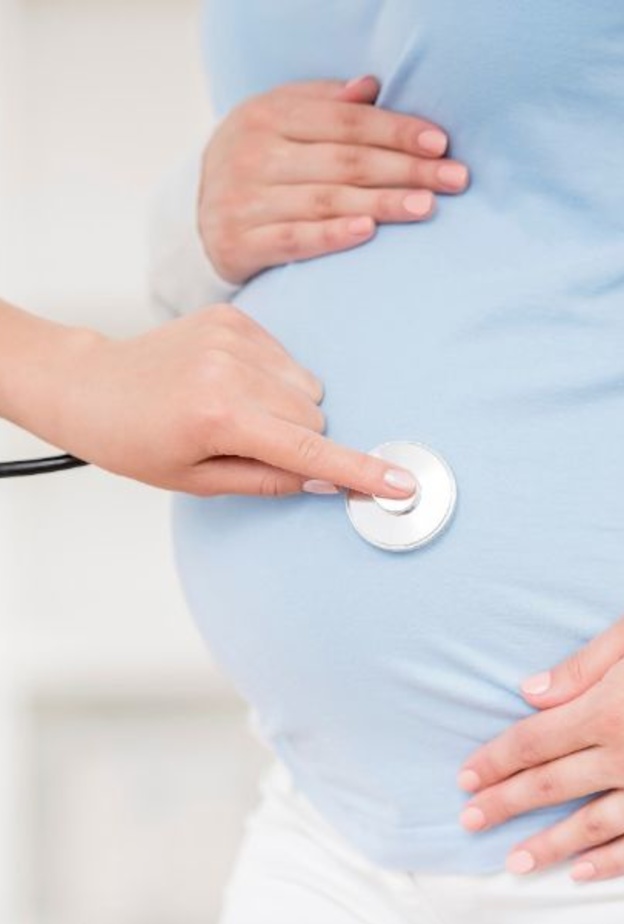 الدكتورة صديقة كامل أول طبيبة سعودية في تخصص النساء والولادة