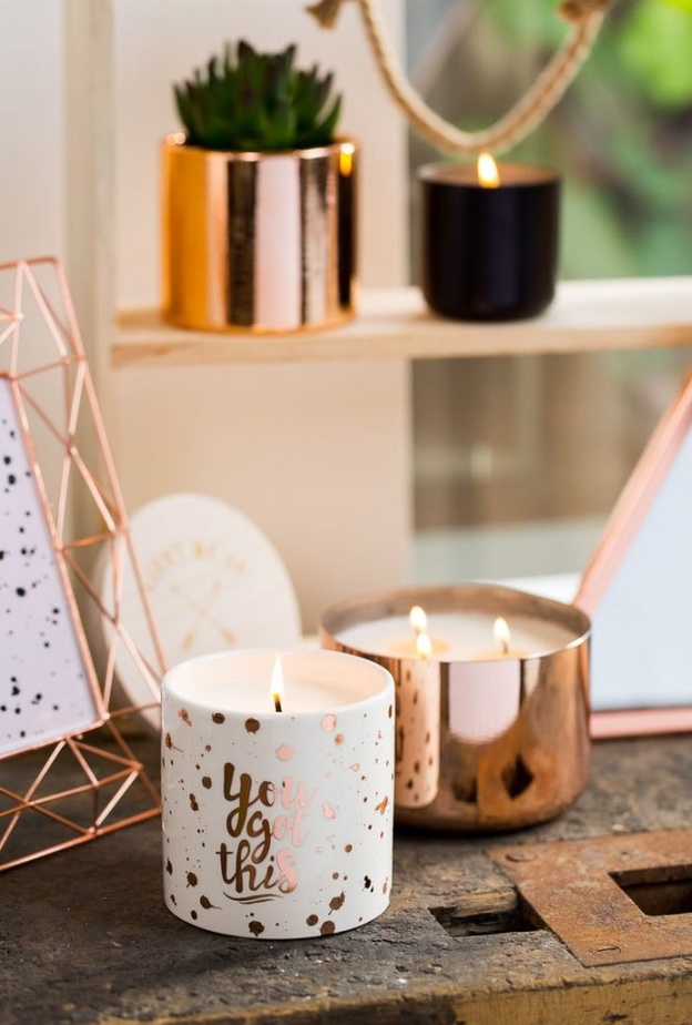 تصاميم ناعمة لمجموعة من الشموع الفواحة