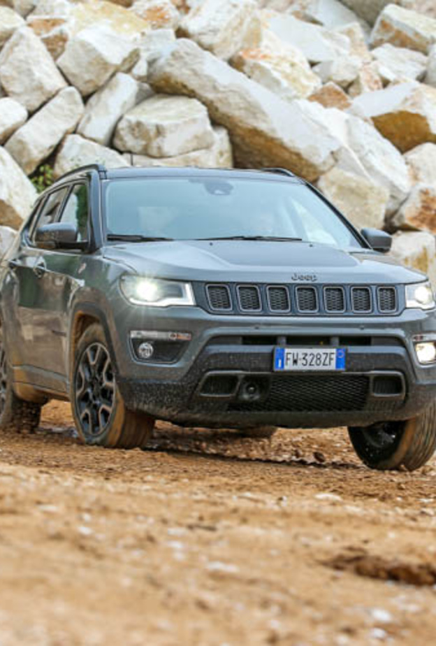 سيارات جيب تواكب جرأة وحماسة المرأة السعودية