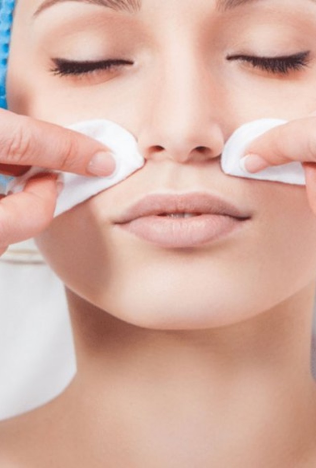 التقشير الكيميائي طريقة طبية تتم بواسطة الطبيب المختص وليس غير ذلك