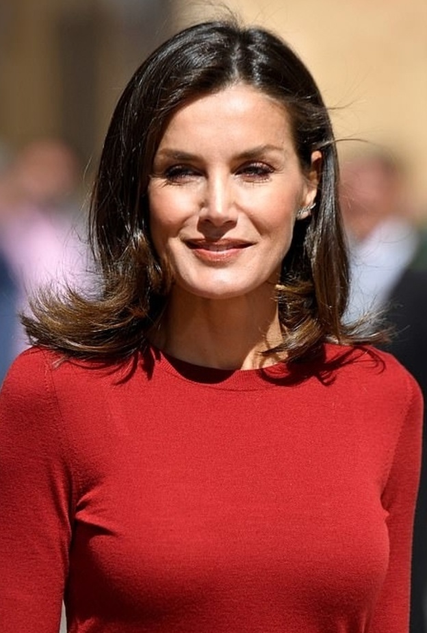 الملكة ليتيزيا تشارك في ندوة صحفية مغلقة