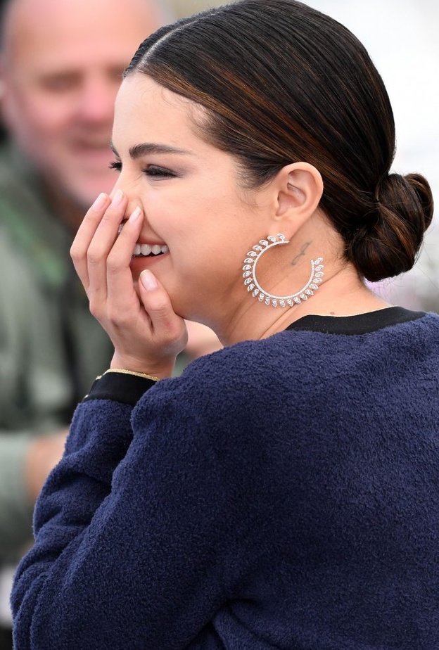 سيلينا غوميز ترتدي مجوهرات ميسيكا Messika 