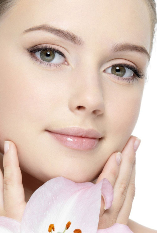 تحتوي الأحماض الخاصة بالفواكه في على مجموعة من الفيتامينات الهامة ، و منها فيتامين (أ) ، و فيتامين (ج) ، و فيتامين (هــ)