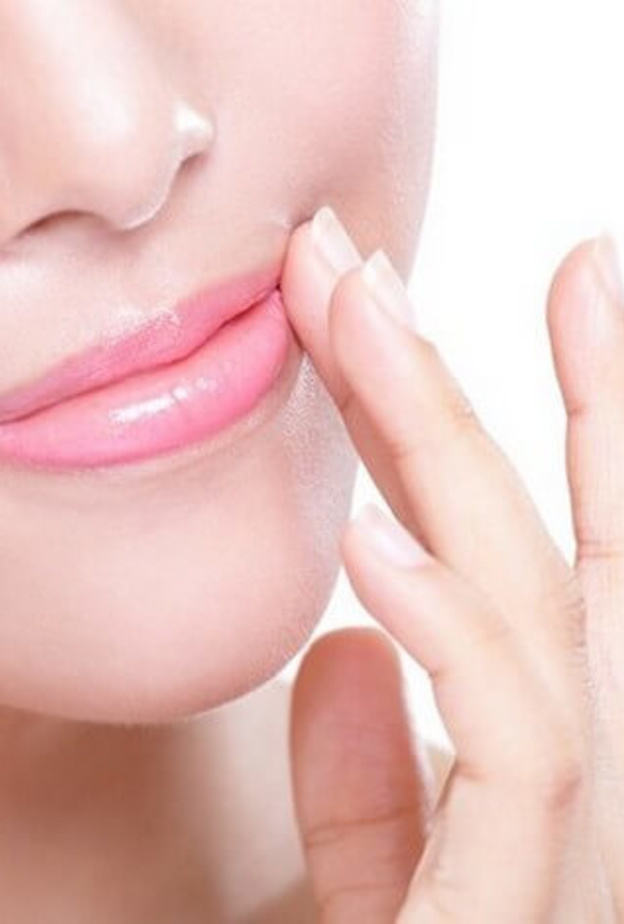 استخدام الكوب لنفخ الشفايف مضر جداً لشفايفك وقد يسبب أعراض كثيرة من أهمها هبوط في الشفاه