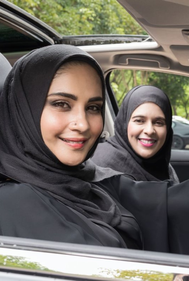  أفضل طرق العناية ببشرة المرأة السعودية اثناء القيادة