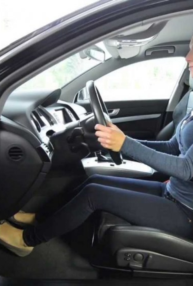  اتبعي طريقة القيادة الدفاعية والتي تعتمد على محاولة تجنب أخطاء السائقين الآخرين على الطريق