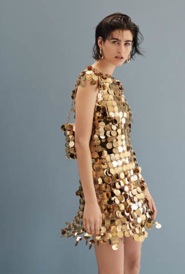 موقع MATCHESFASHION.COM يطلق تشكيلة حصرية لخط حقائب 1969 من علامة باكو رابان