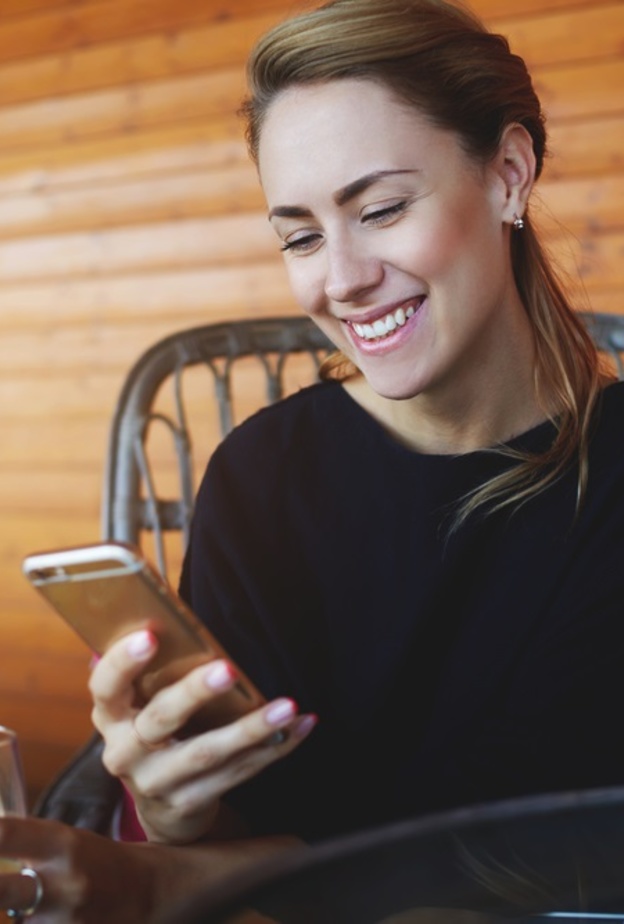 مخاطر استخدام الهاتف الذكي على مفاصل اليد