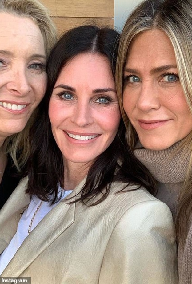 جينيفر أنيستون و كورتني كوكس وليزا