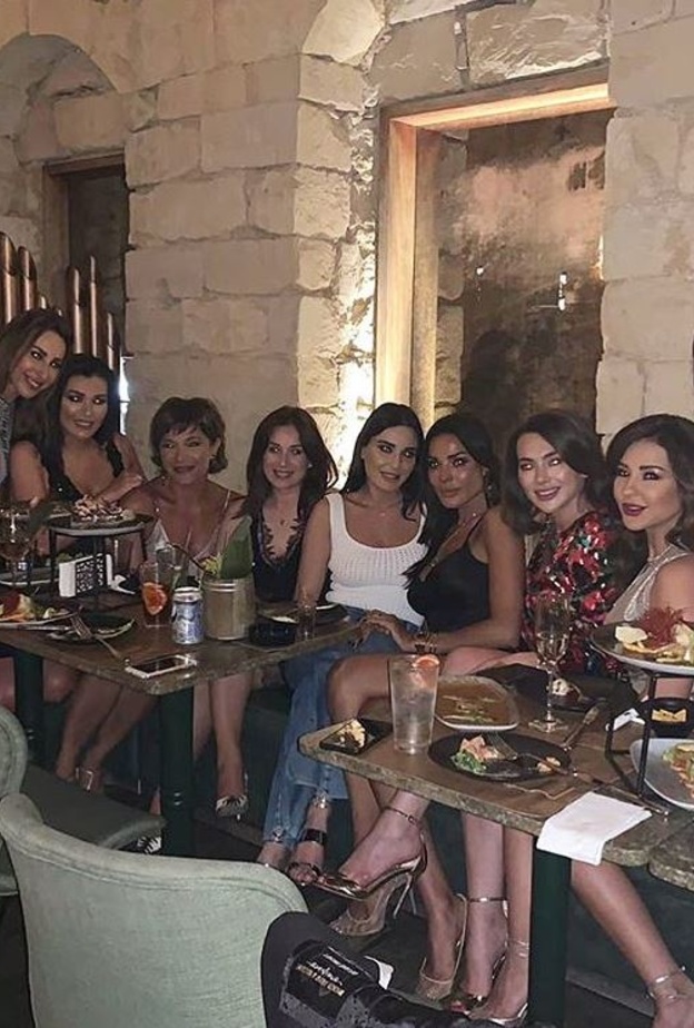 أطلت بالكروب توب داليدا خليل وورد الخال