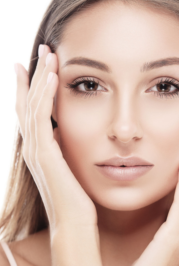 التدخين يضر بالجمال الجسدي للشخص ويفسده قبل الشيخوخة الزمنية