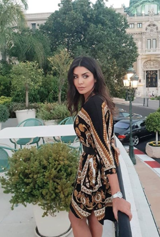 اطلالة صيفية بحرية اختارتها أمل بوشوشة