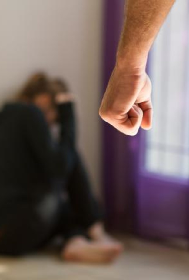 كيف تتعامل الزوجة مع الزوج الذي يضربها 