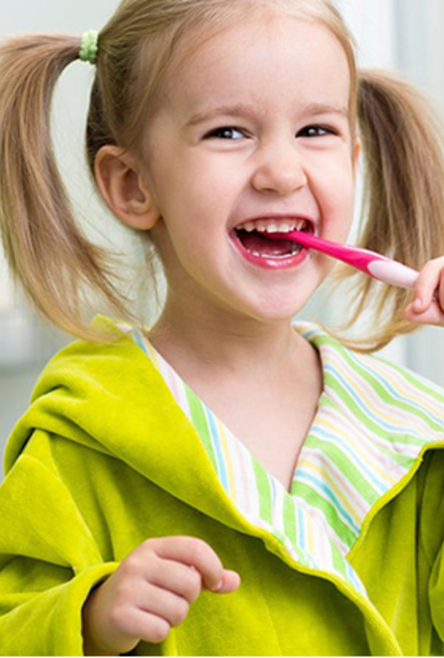 فوائد وأهمية تنظيف الأسنان للأطفال