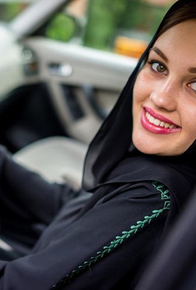 طرق حماية شعر المرأة السعودية التي تقود السيارة