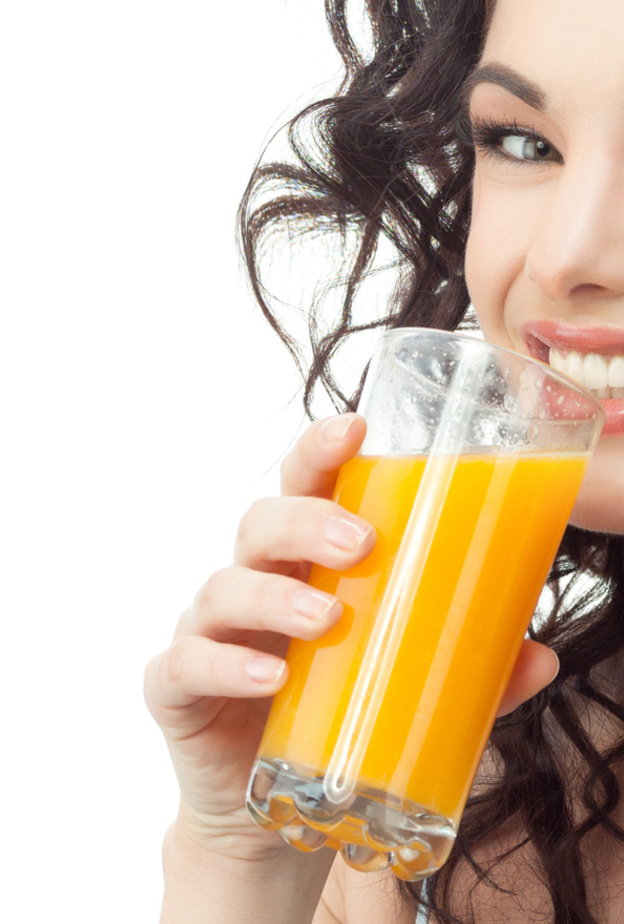 مشروب الماء والحامض مهم لتنظيف الجسم من السموم