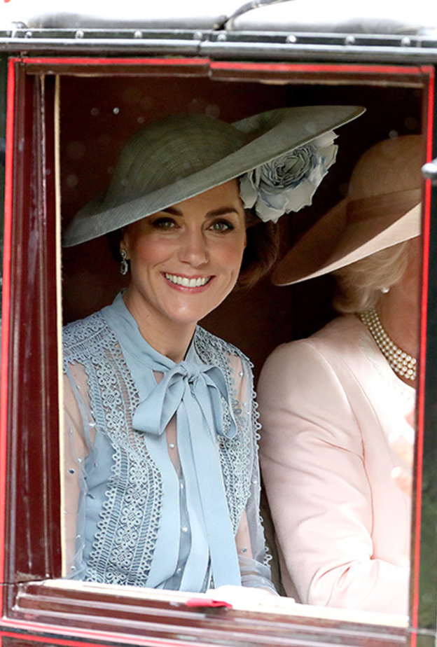 الأمير تشارلز وزوجته حضرا السباق