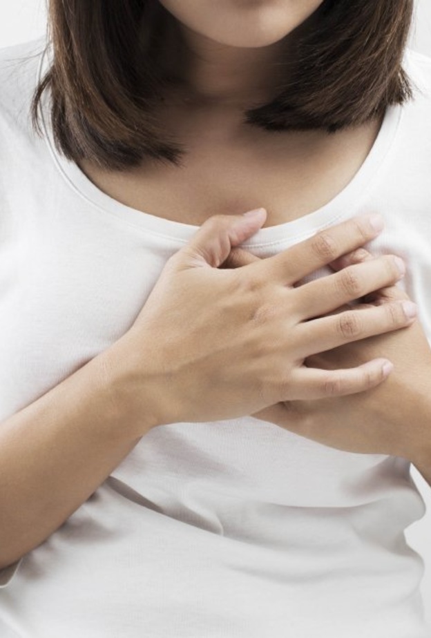  ألم الثدي من أعراض تليف الثدي