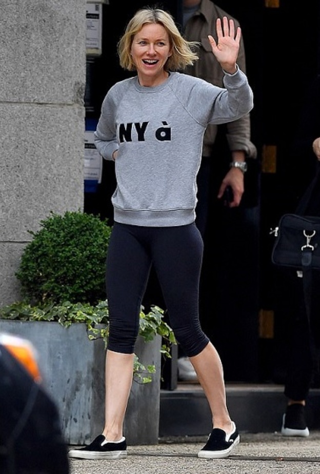 ناعومي  واتس