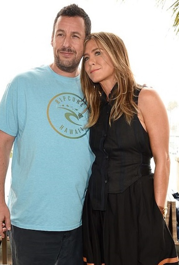 جينيفر أنيستون وأدم ساندلر