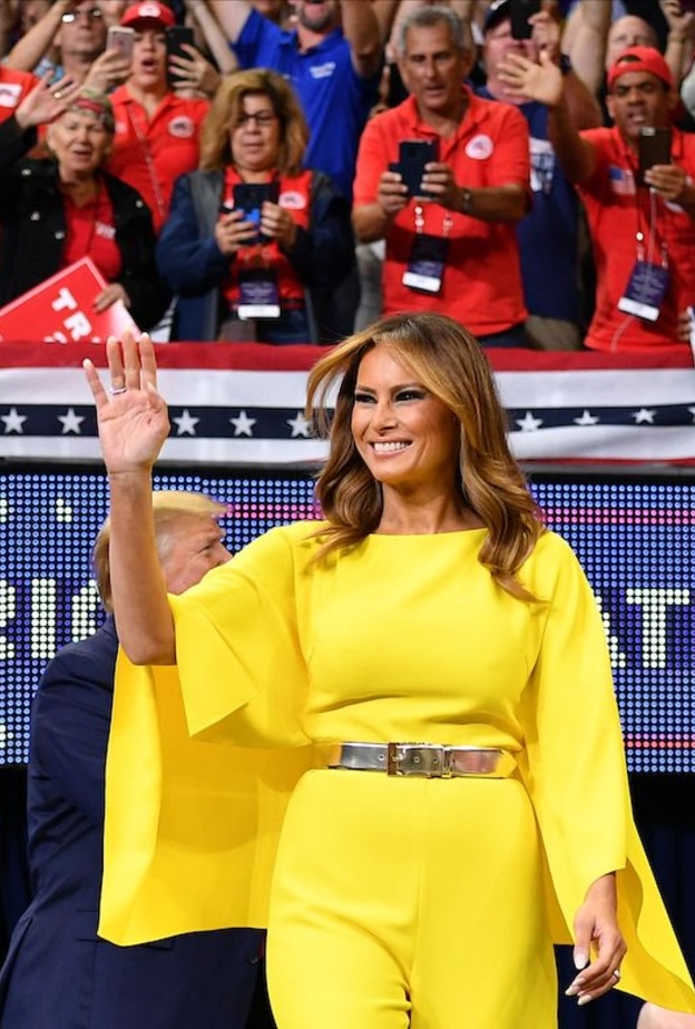 ارتدت ميلانيا ترامب موضة اللون الأصفر