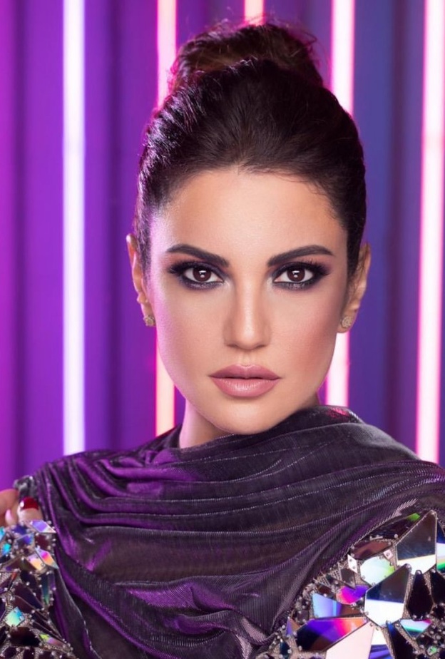  خطوات تطبيق مكياج درة زروق البرونزي مع احمر الشفاه القوي