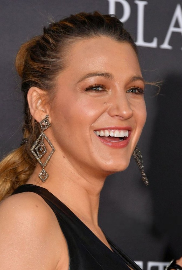 بليك ليفلي بمجوهرات من ماركة Lorraine Schwartz