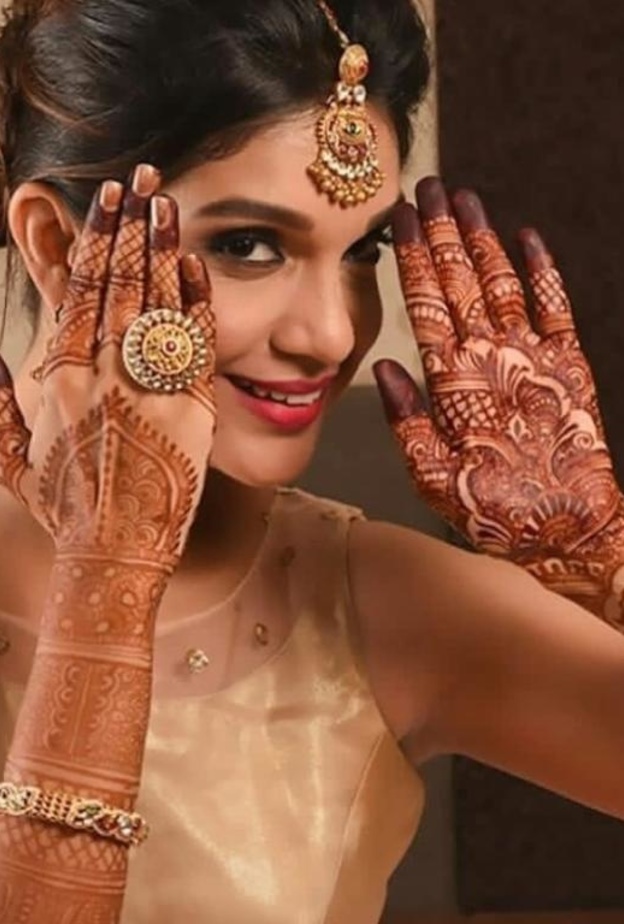 اجتاحت رسومات الازهار النقوشات