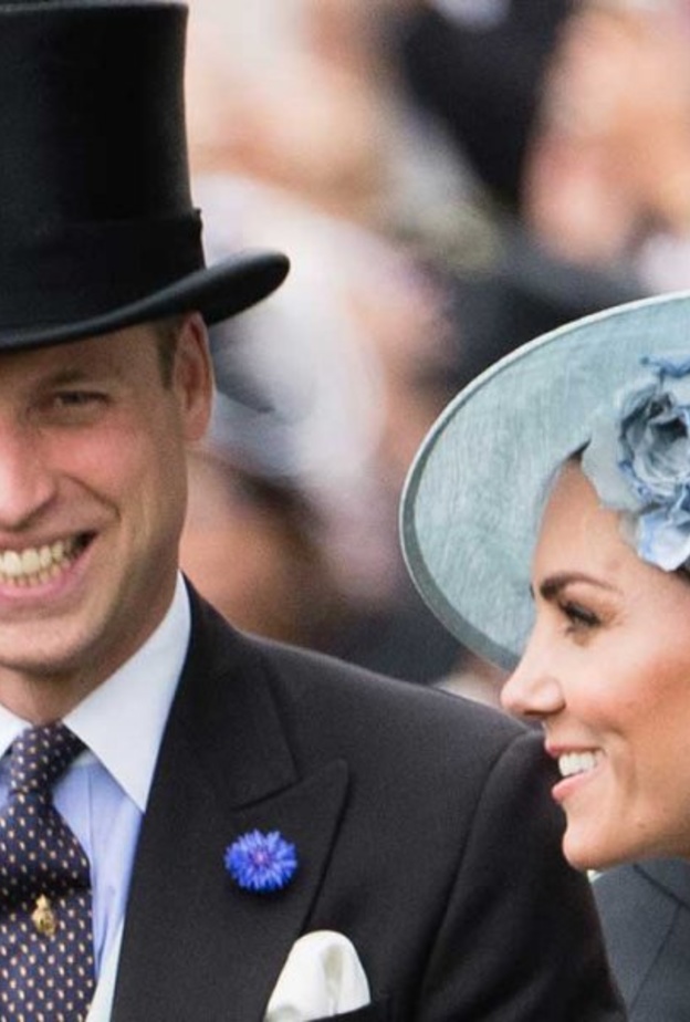 صور الأمير وليام مع الملكة