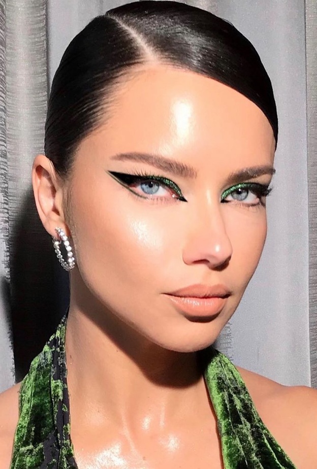 بيلا حديد Bella Hadid بالآيلاينر العريض مع البرق