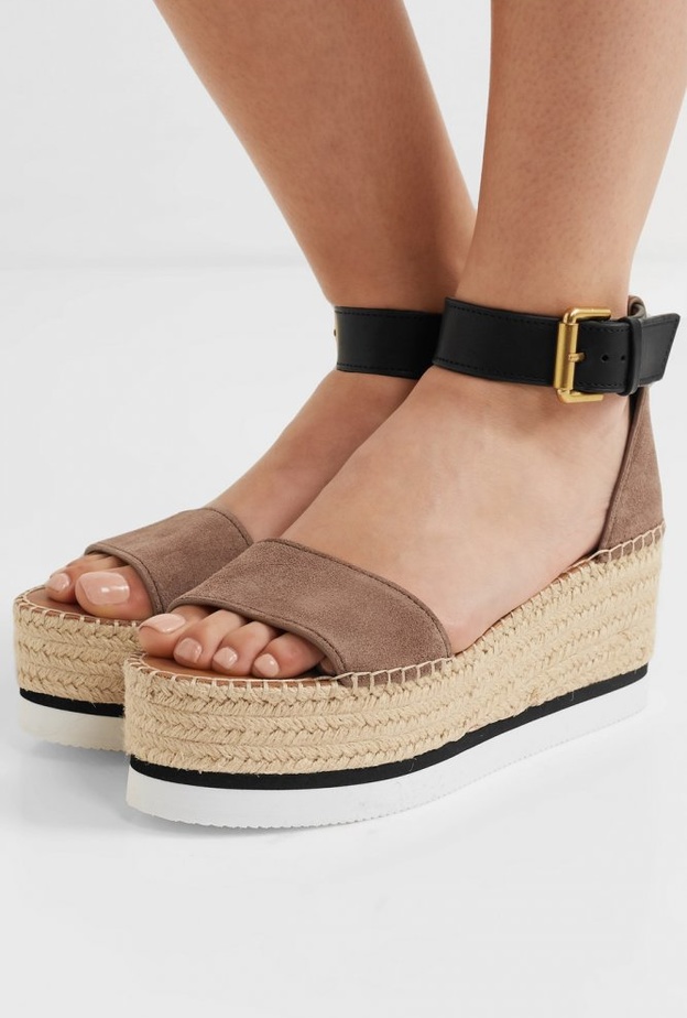 صندل من القش من Alexandre Birman 