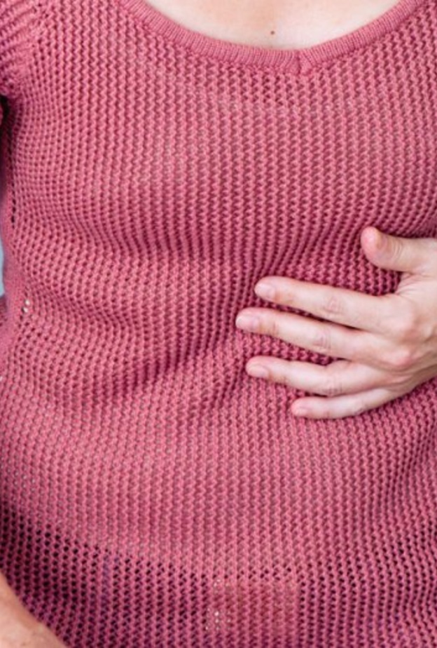  آلام أعلى البطن من أعراض التهاب البنكرياس